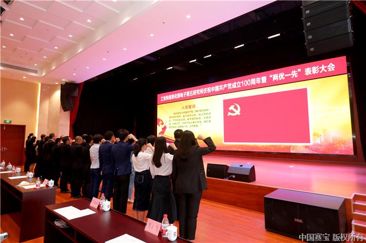 XHL13024.jpg XHL13024.jpg