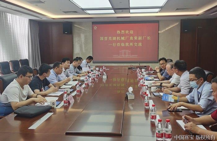 座谈会照片.jpg 座谈会照片.jpg